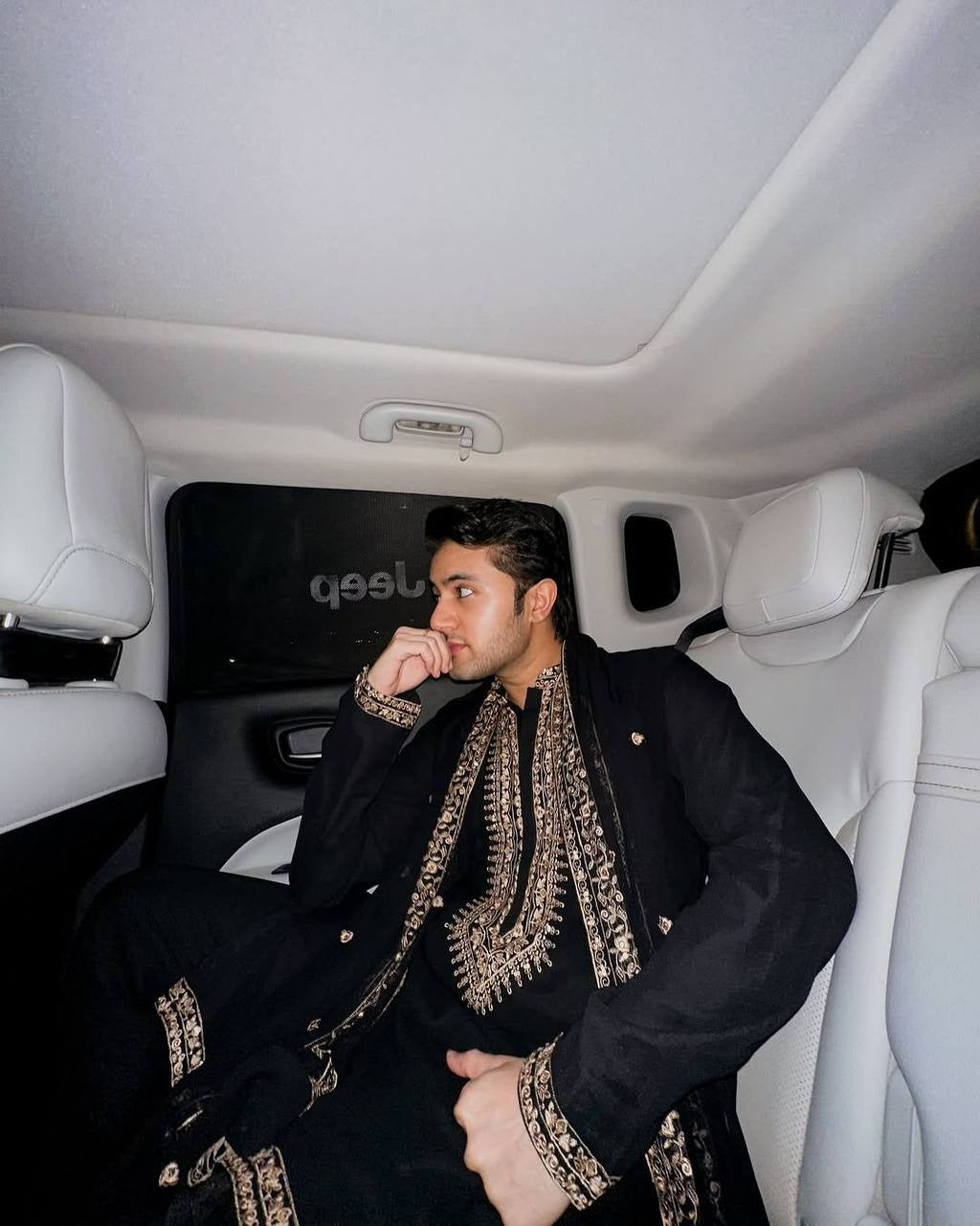 The Power of Black β Royal Elegance Redefined with Golden Grandeur β¨π€