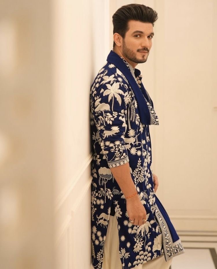 Royal Blue Embroidered Men’s Kurta with Dupatta