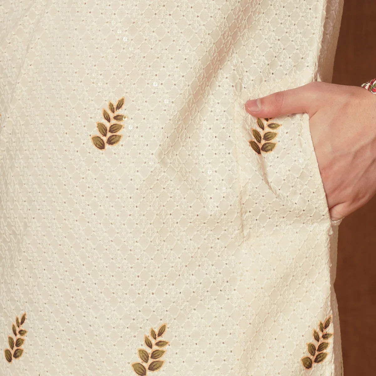 Timeless Ivory Kurta with Nature-Inspired Detailing 🌸